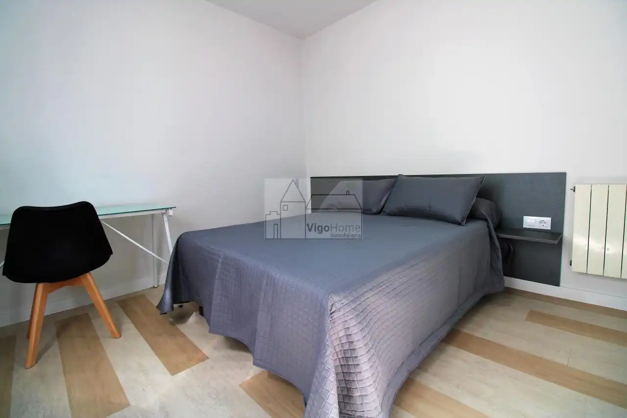 Schlafzimmer von Wohnung zur Miete in Vigo  mit Heizung, Terrasse und Möbliert