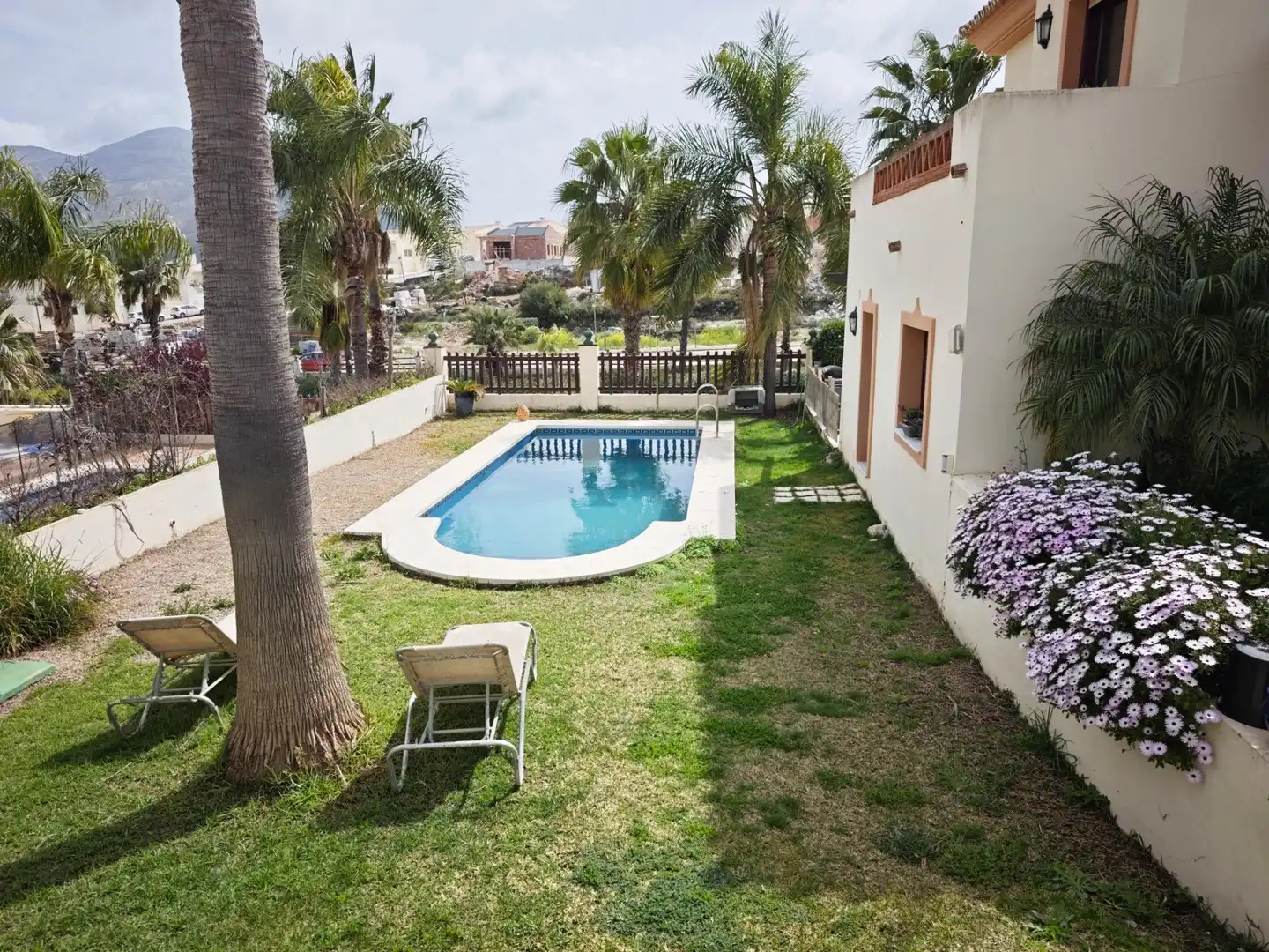 Jardí de Casa adosada en venda en Coín amb Terrassa, Traster i Piscina