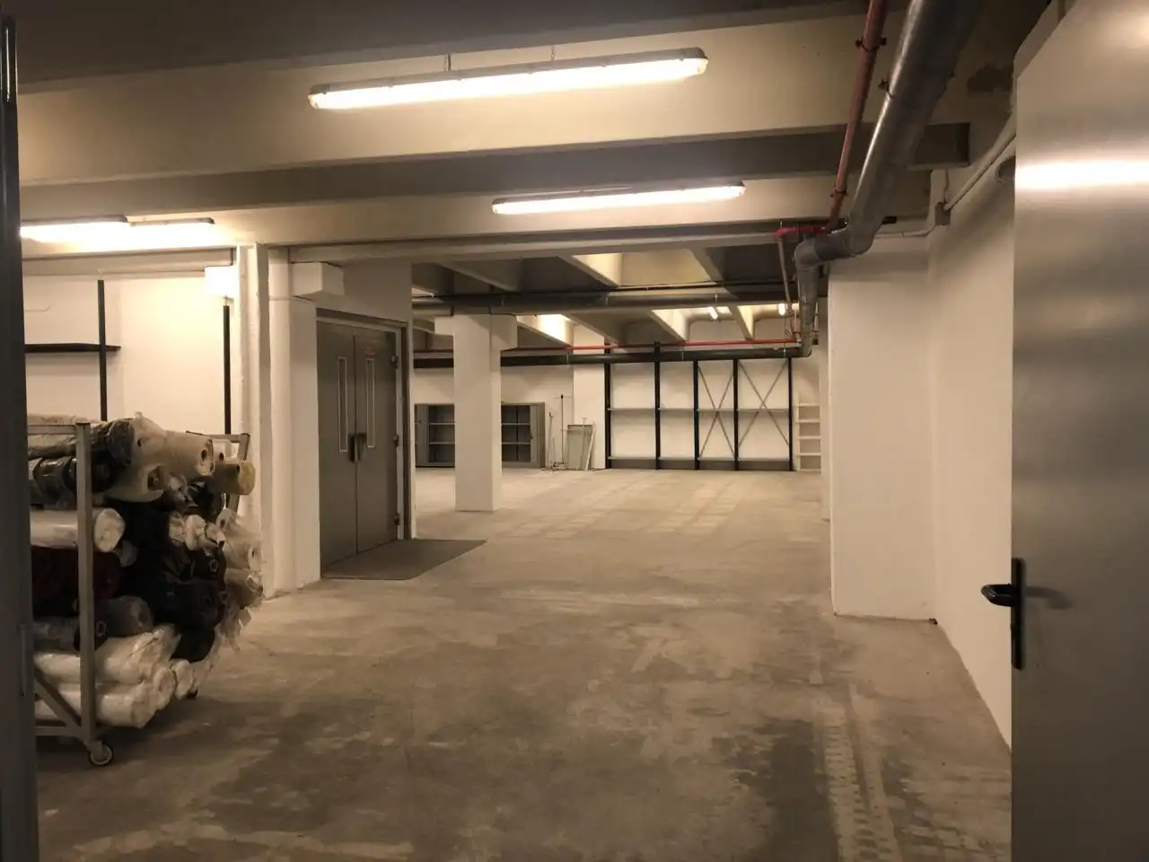 Nave industrial de alquiler en Barcelona con Calefacción y Alarma