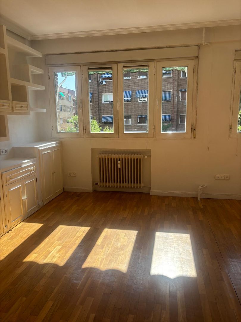 Bedroom of Apartment for sale in  Madrid Capital  with Air Conditioner, Heating and Parquet flooring
