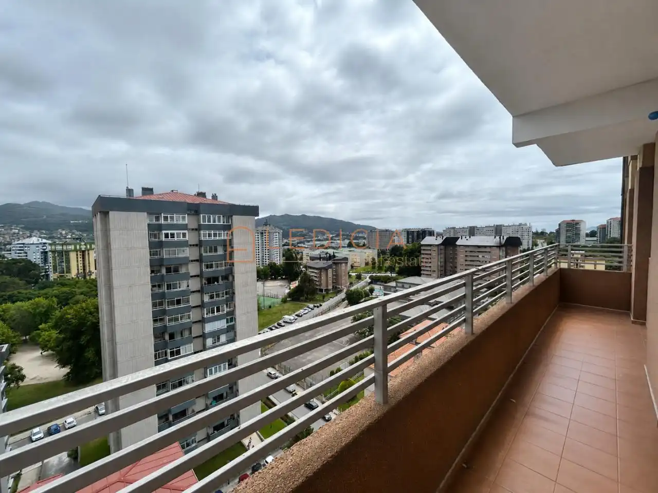 Terrassa de Pis de lloguer en Vigo  amb Parquet, Terrassa i Moblat