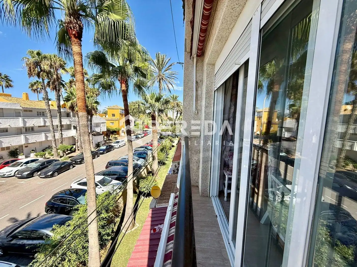 Vista exterior de Estudi en venda en Roquetas de Mar amb Jardí privat i Piscina comunitària
