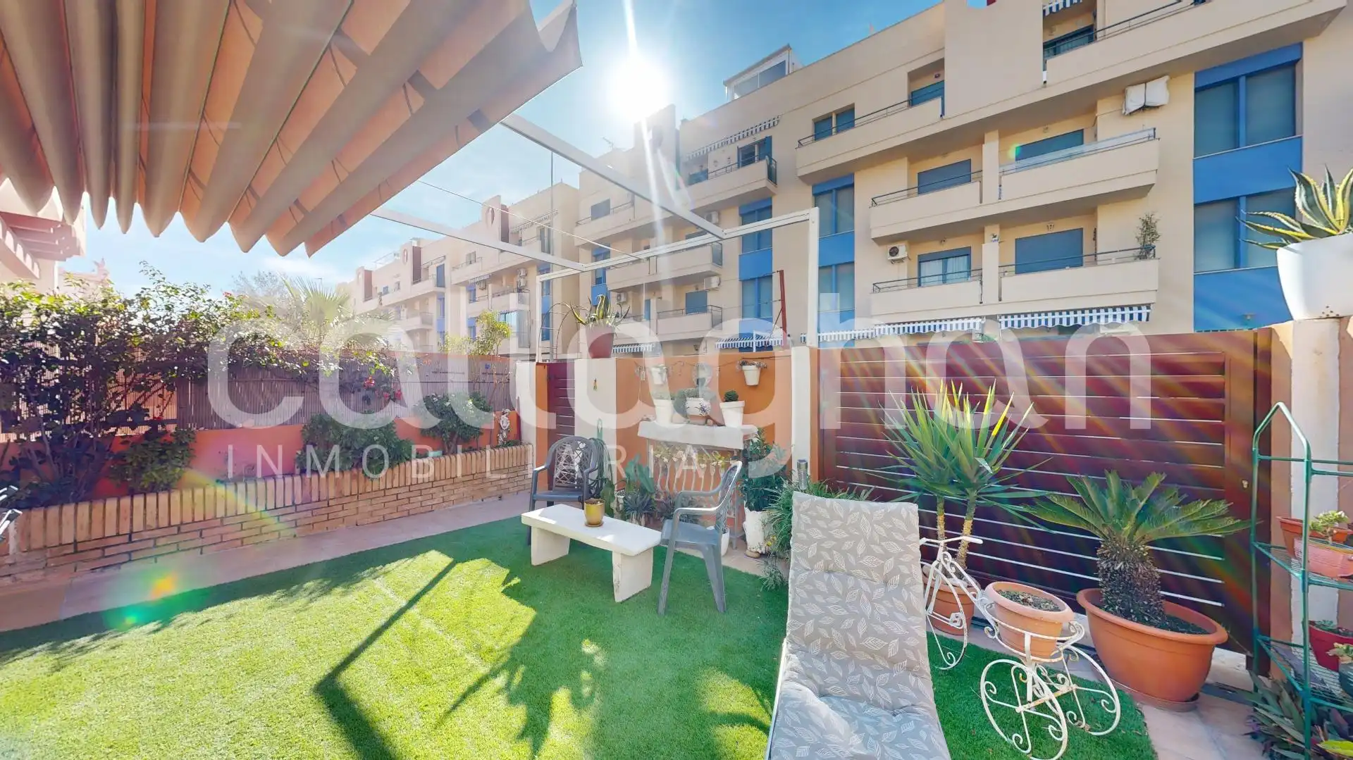 Terrasse von Einfamilien-Reihenhaus zum Verkauf in Canet d'En Berenguer mit Klimaanlage, Heizung und Privatgarten