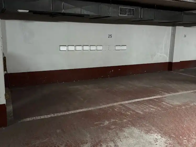 Parkplatz von Garage zur Miete in Ferrol