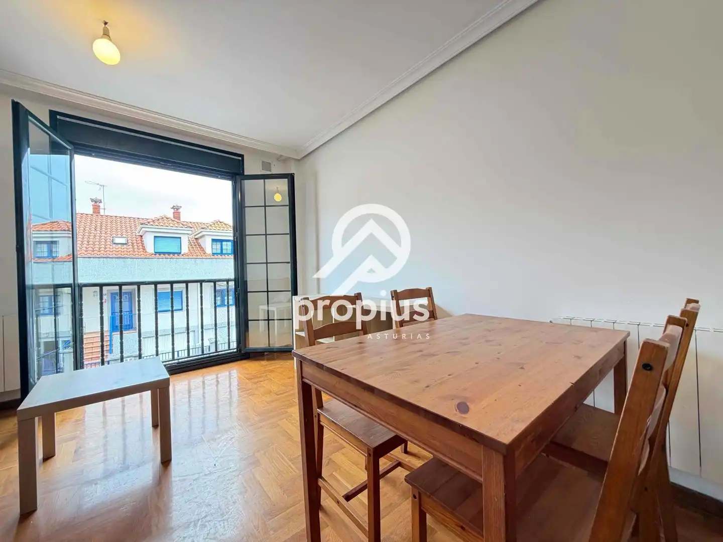 Vista exterior de Piso en venta en Soto del Barco con Calefacción, Trastero y Amueblado