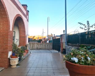 Vista exterior de Casa o xalet en venda en Terrassa amb Calefacció, Jardí privat i Terrassa