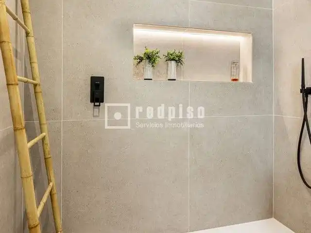 Bany de Pis en venda en Valencia amb Aire condicionat i Terrassa