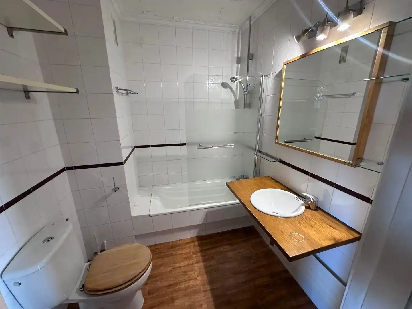 Bany de Apartament en venda en Vigo  amb Jardí privat, Parquet i Traster