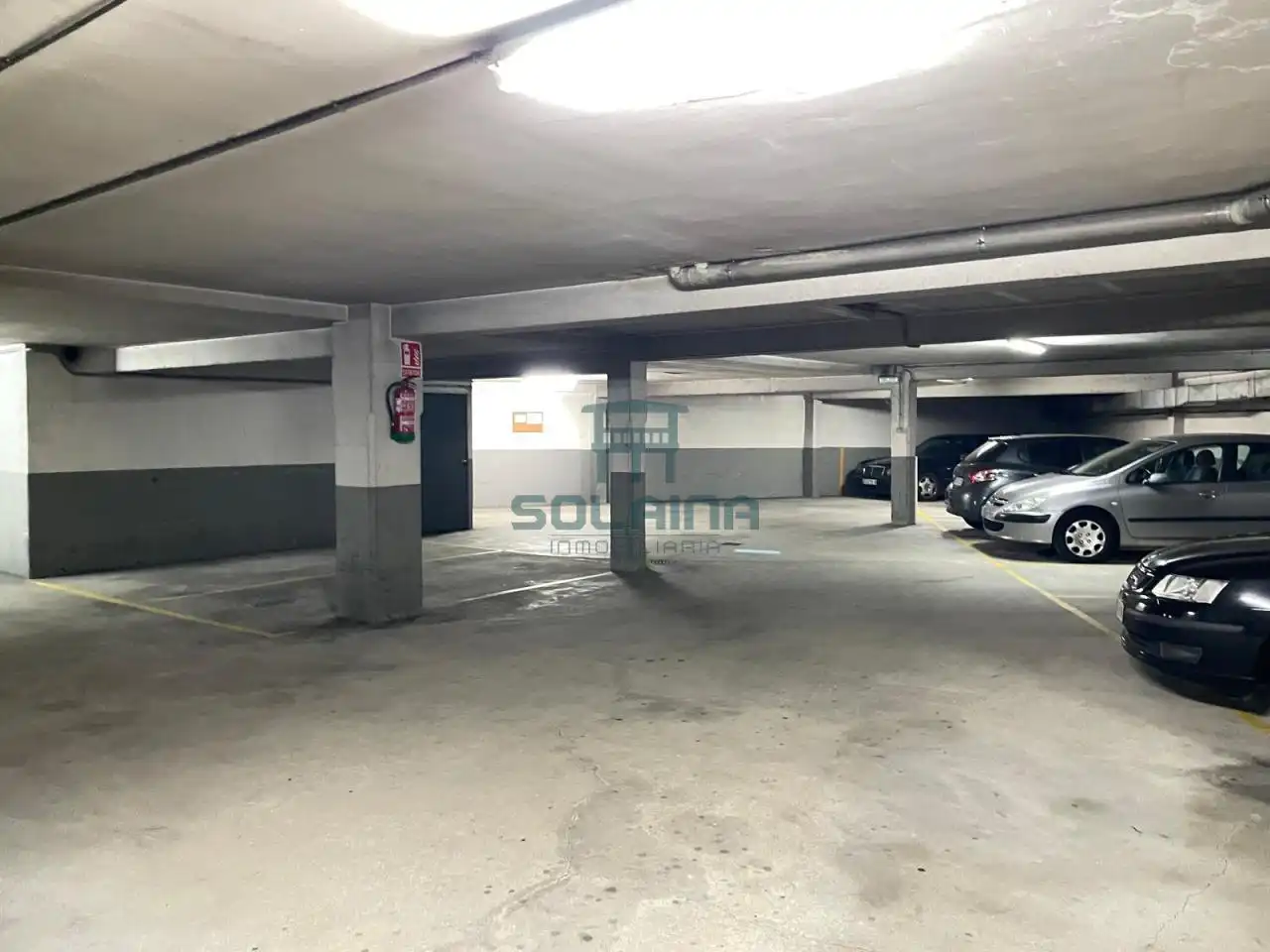 Aparcament de Pis en venda en Ourense Capital  amb Calefacció, Parquet i Traster