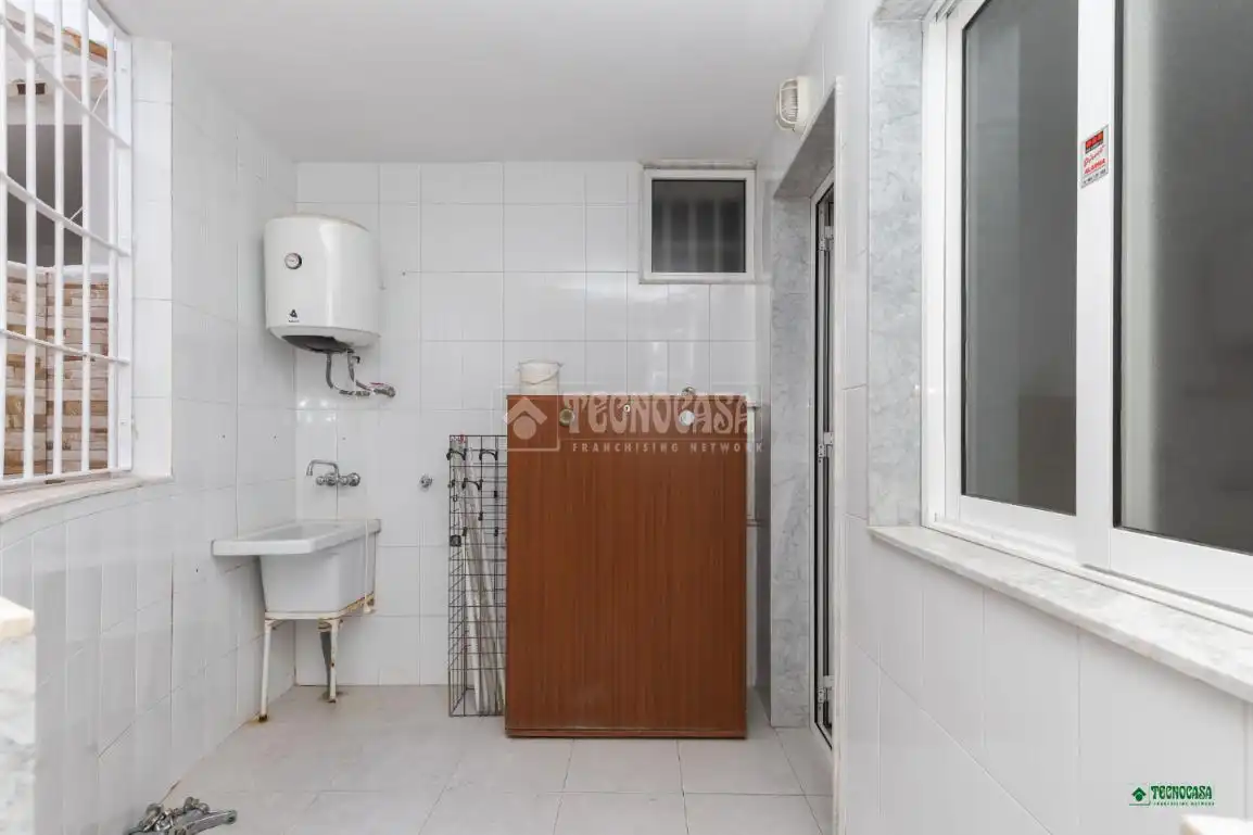 Bany de Pis en venda en Almería amb Aire condicionat i Balcó