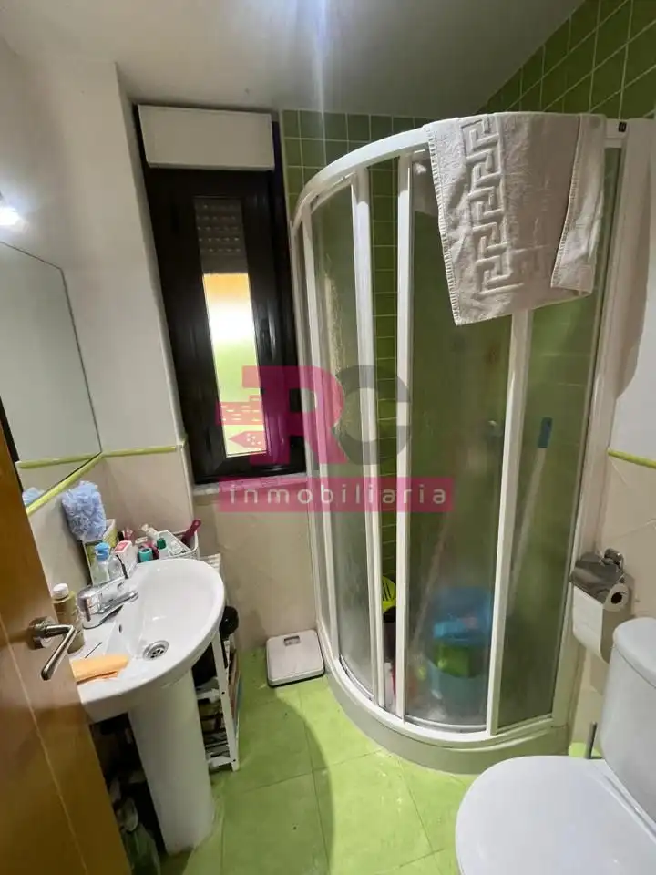 Badezimmer von Einfamilien-Reihenhaus zum Verkauf in Cabrerizos mit Heizung, Privatgarten und Terrasse