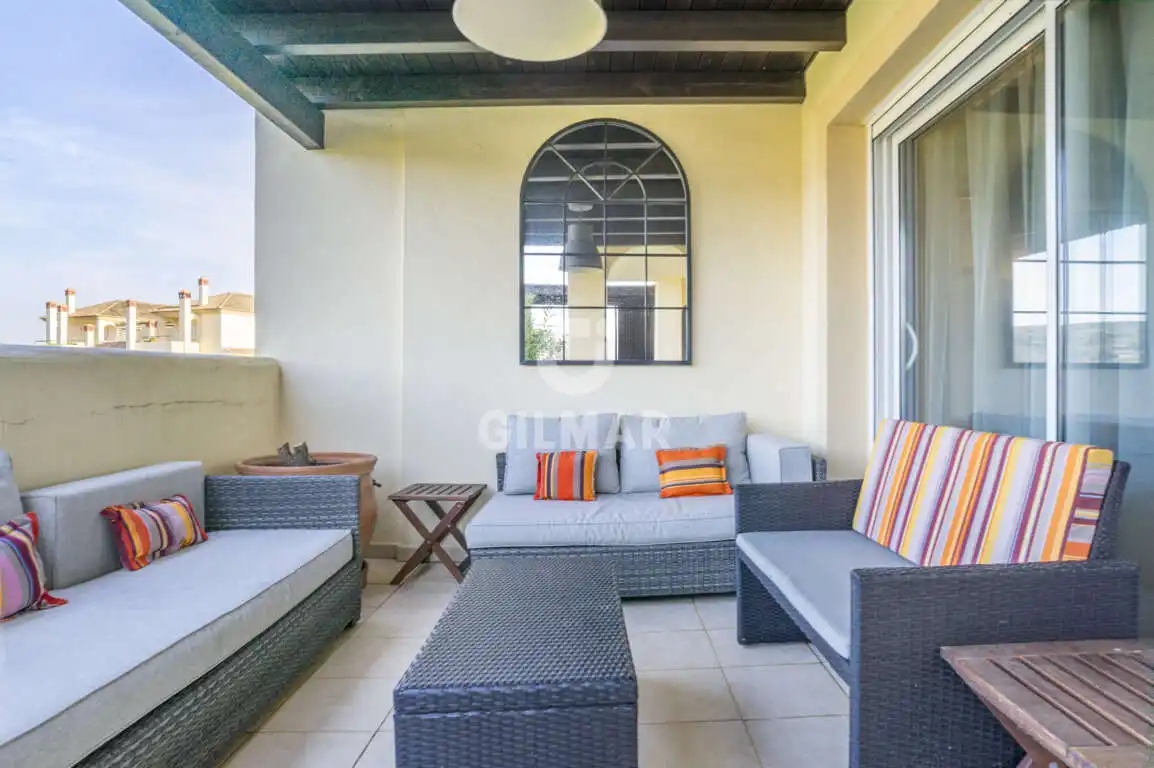 Terrasse von Maisonette zum Verkauf in Sotogrande mit Heizung, Abstellraum und Schwimmbad