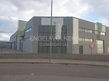Industrial building to rent in Òdena