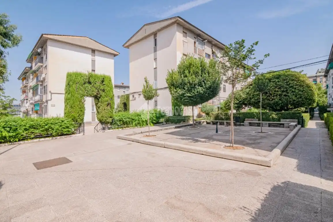 Vista exterior de Piso en venta en Granada con Calefacción, Amueblado y Balcón