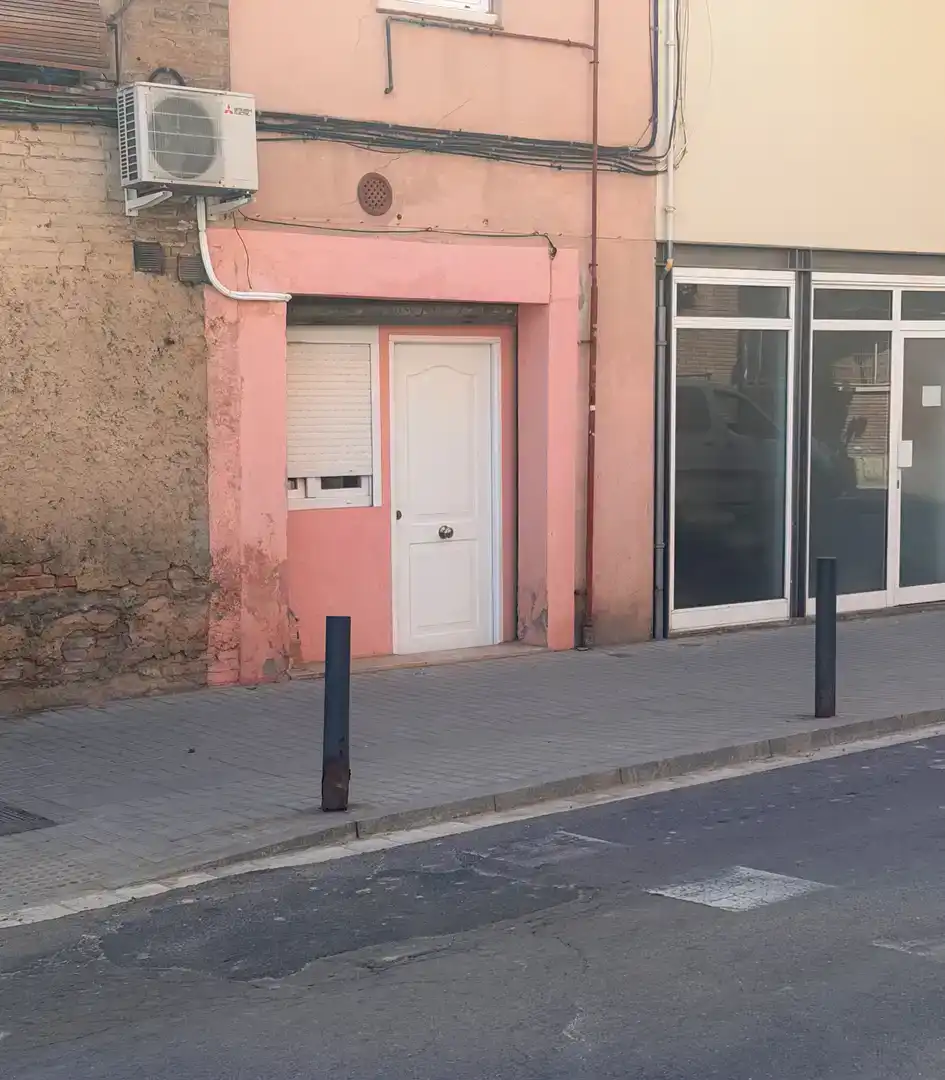 Exterior view of Study for sale in L'Hospitalet de Llobregat  with Air Conditioner and Storage room