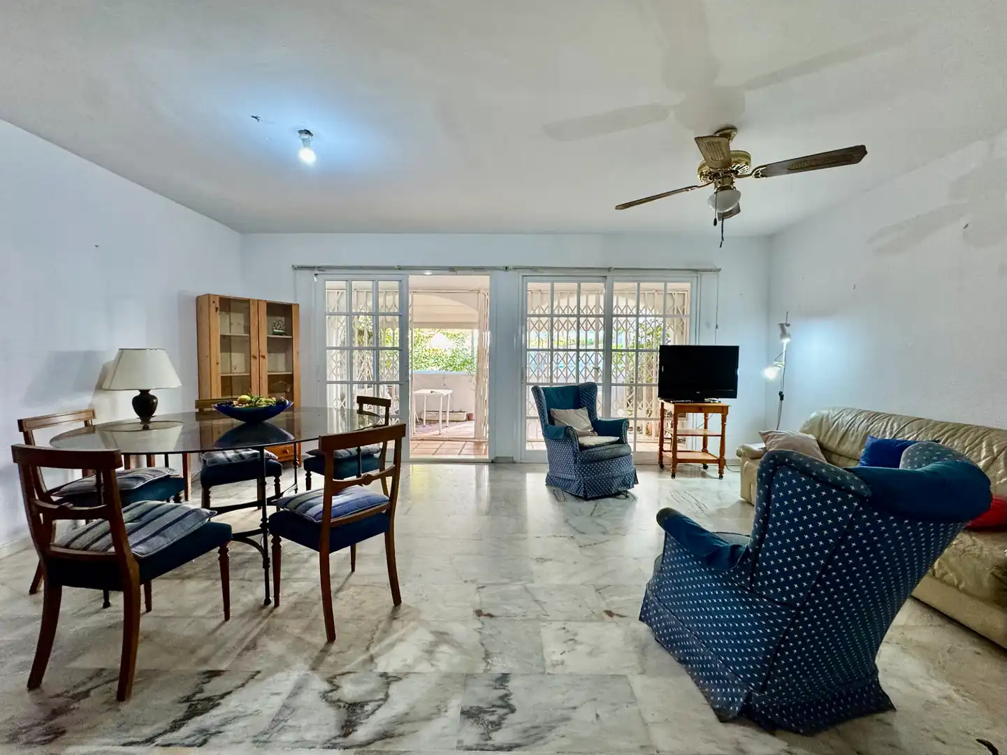 Living room of Detached homes for sale in Fuengirola  with Air Conditioner, Heating and Private garden