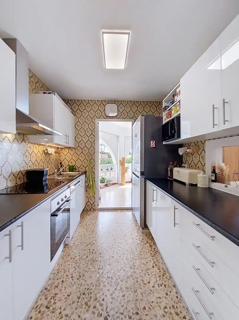 Cuina de Casa o xalet en venda en La Nucia amb Aire condicionat, Jardí privat i Terrassa