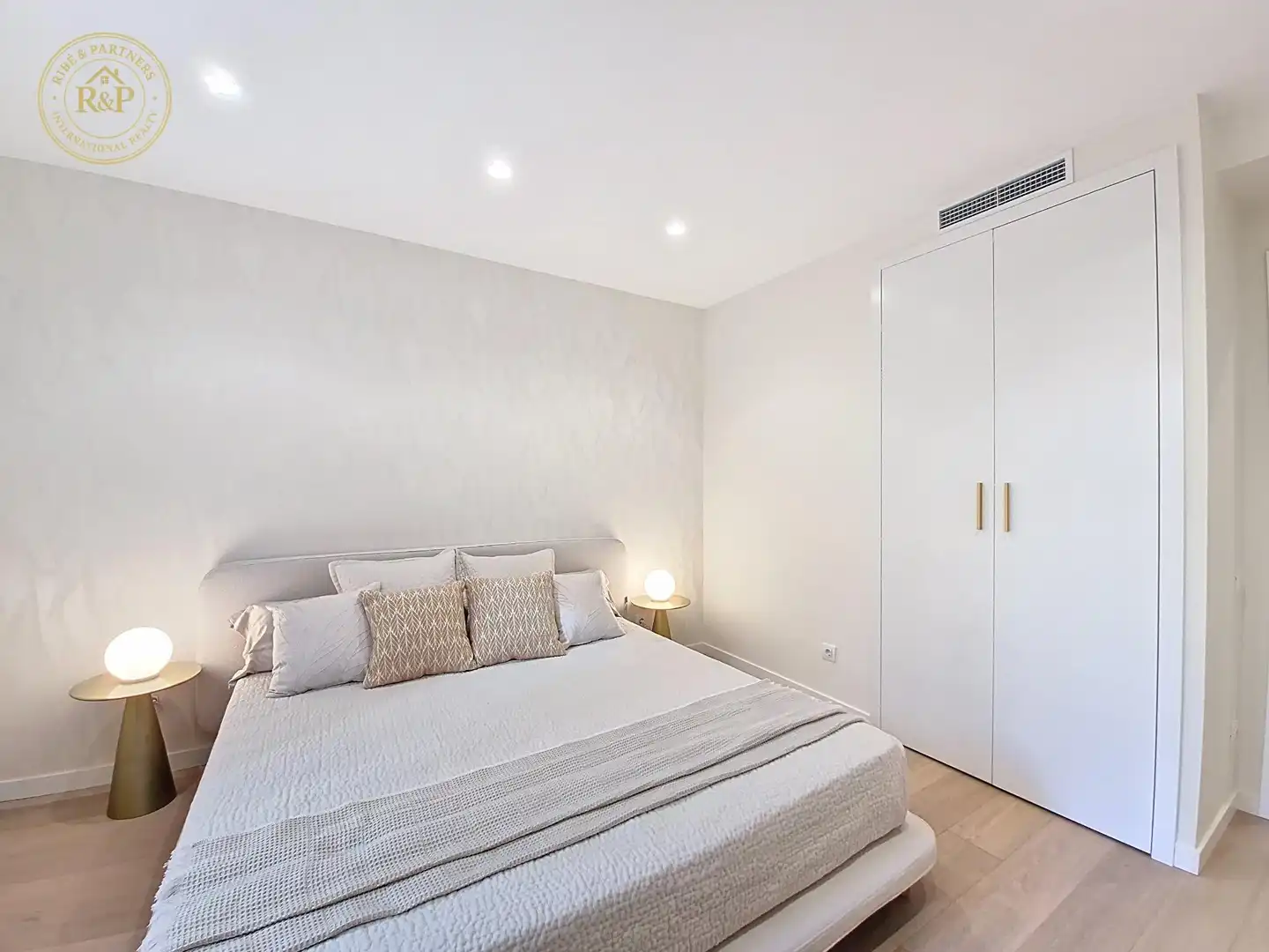 Bedroom of Flat for sale in Barcelona  with Heating, Storage room and Swimming Pool