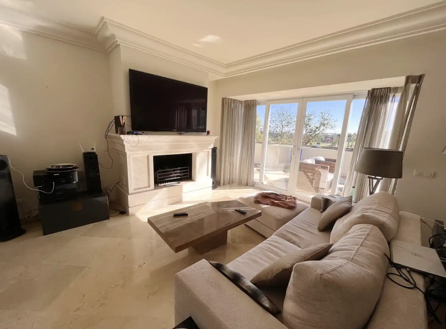 Sala de estar de Ático en venta en Marbella con Aire acondicionado, Terraza y Amueblado