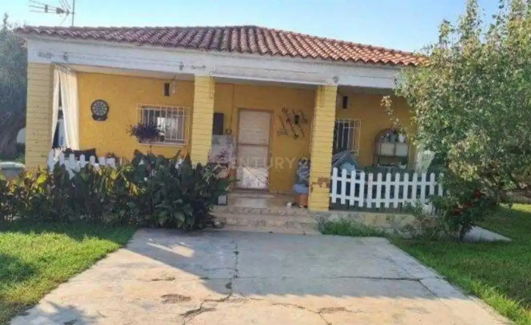 Vista exterior de Casa o xalet en venda en Llíria amb Jardí privat i Traster