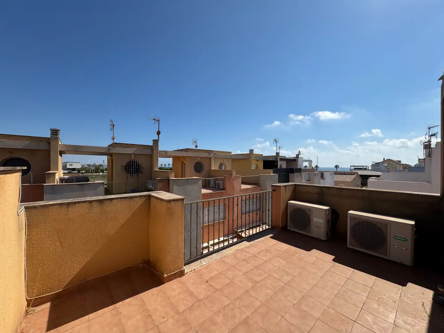 Terrassa de Casa adosada en venda en Pilar de la Horadada amb Aire condicionat, Jardí privat i Terrassa