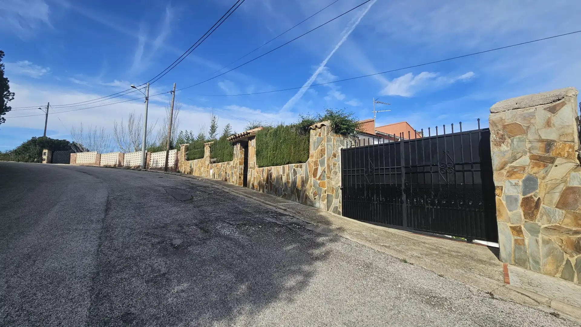 Vista exterior de Casa o xalet en venda en Torrent amb Aire condicionat, Terrassa i Piscina