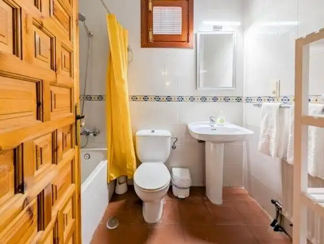 Baño de Piso en venta en Bubión con Calefacción y Piscina comunitaria
