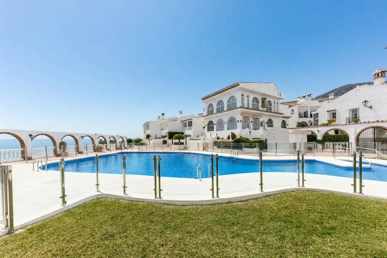 Piscina de Ático en venta en Benalmádena con Aire acondicionado, Jardín privado y Terraza