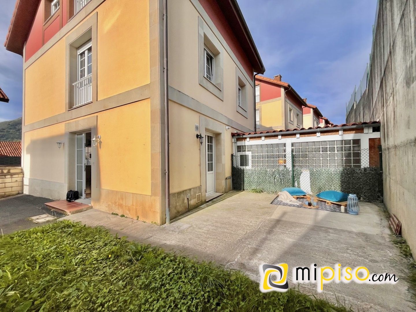 Vista exterior de Casa adosada en venda en Ampuero