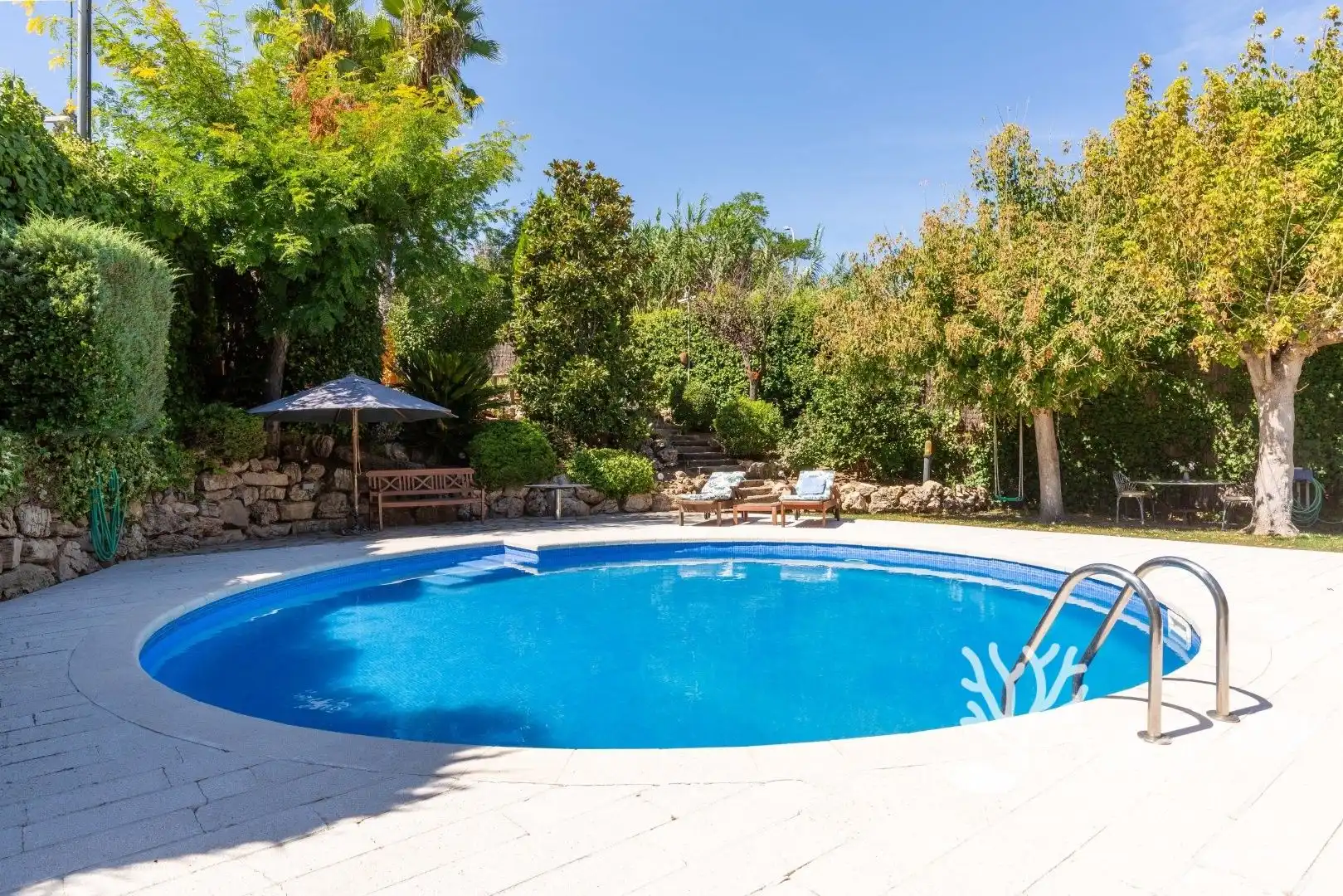 Piscina de Casa o xalet en venda en Cerdanyola del Vallès amb Aire condicionat, Calefacció i Jardí privat