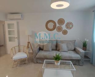 Sala d'estar de Apartament de lloguer en Roquetas de Mar amb Aire condicionat