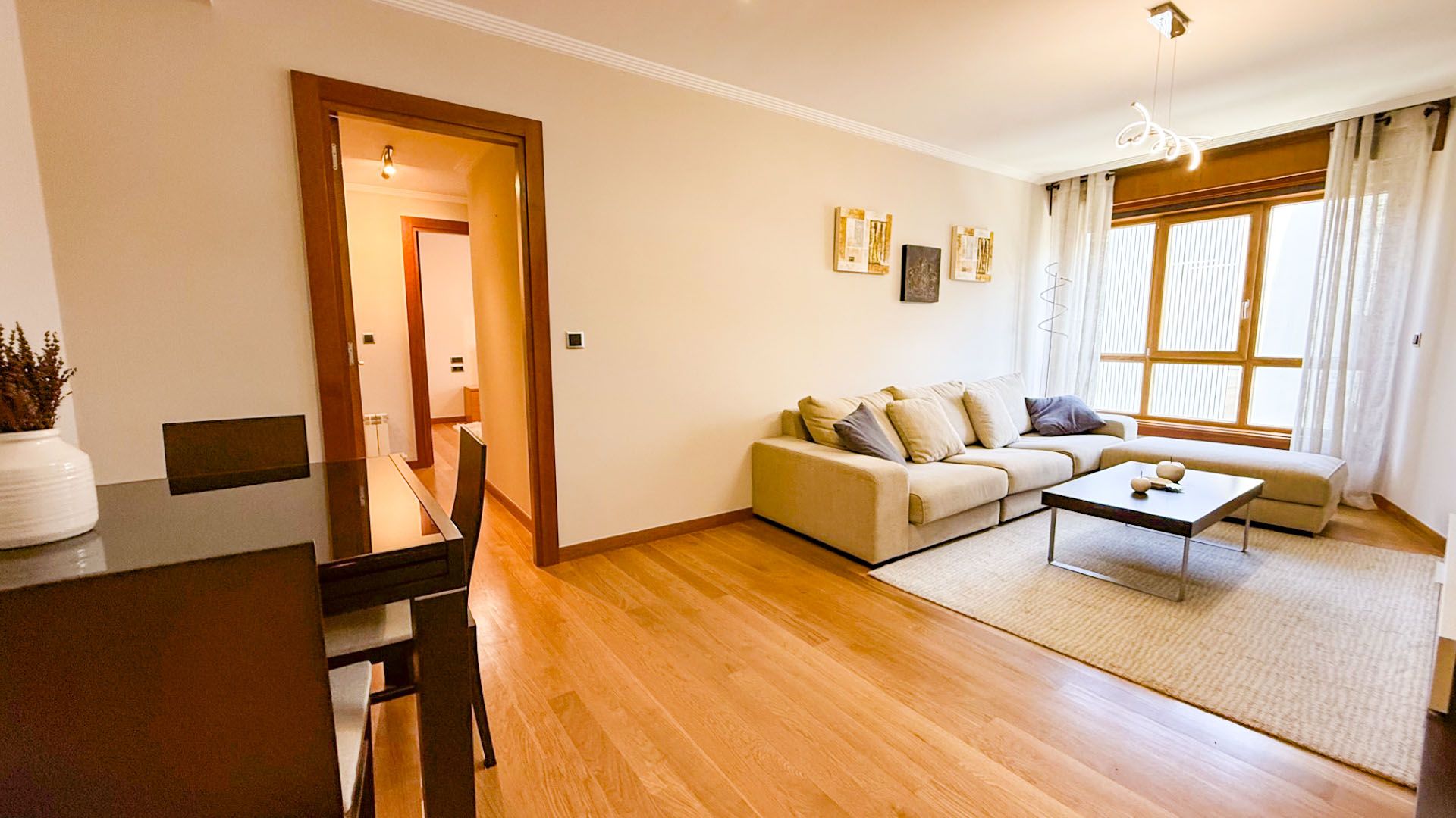 Living room of Flat for sale in Vigo   with Heating, Parquet flooring and Furnished