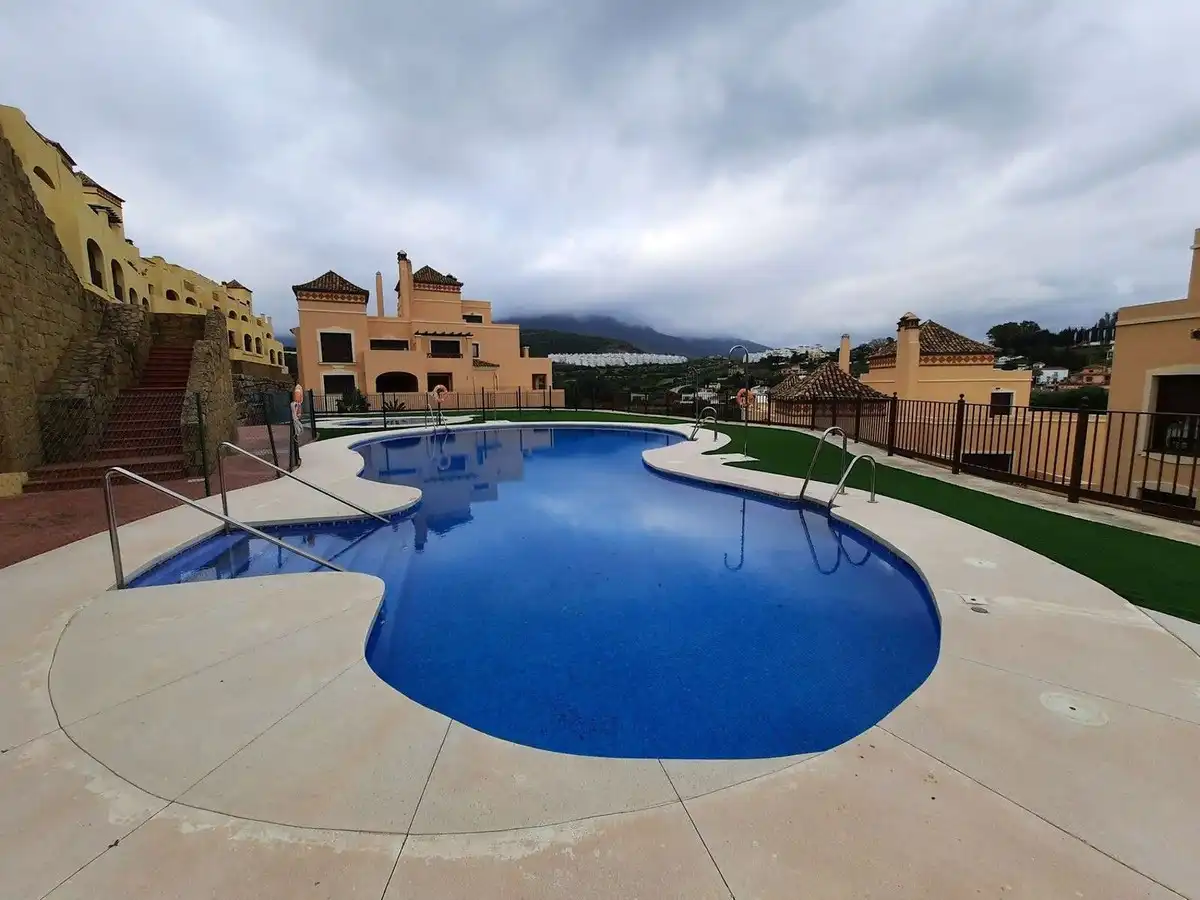 Apartamento con piscina en venta en Estepona Pueblo