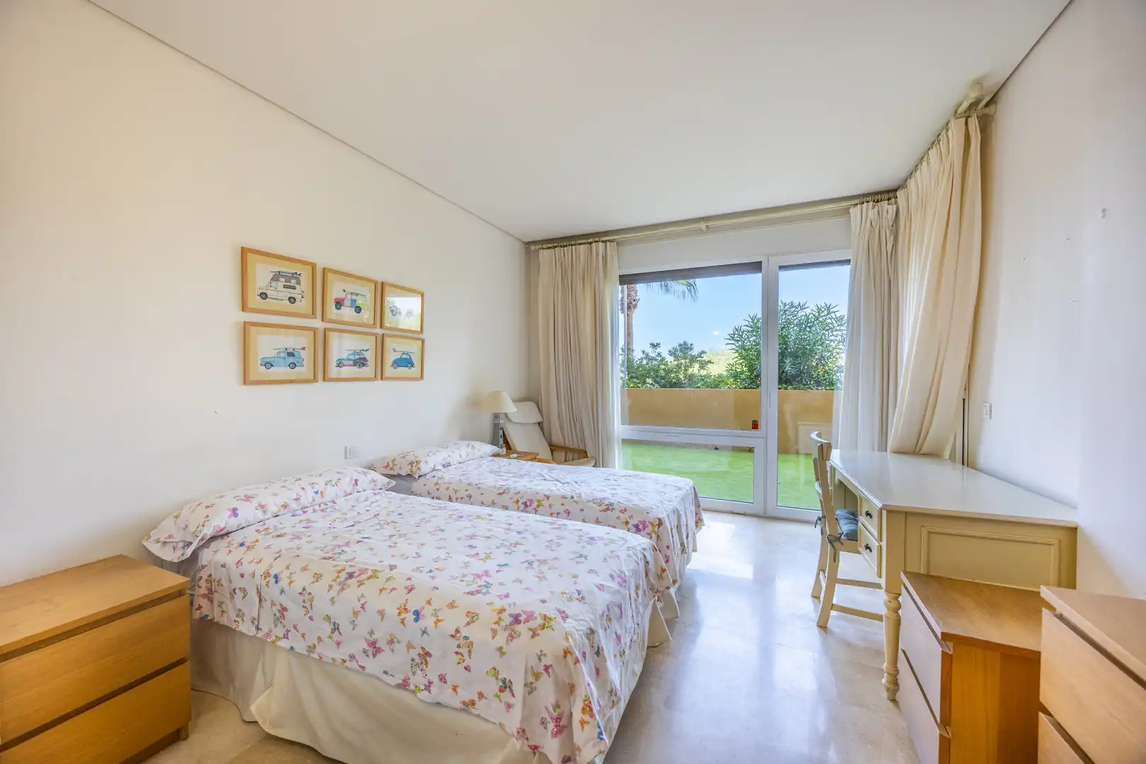Habitación de Planta baja en venta en Sotogrande con Aire acondicionado, Jardín privado y Terraza