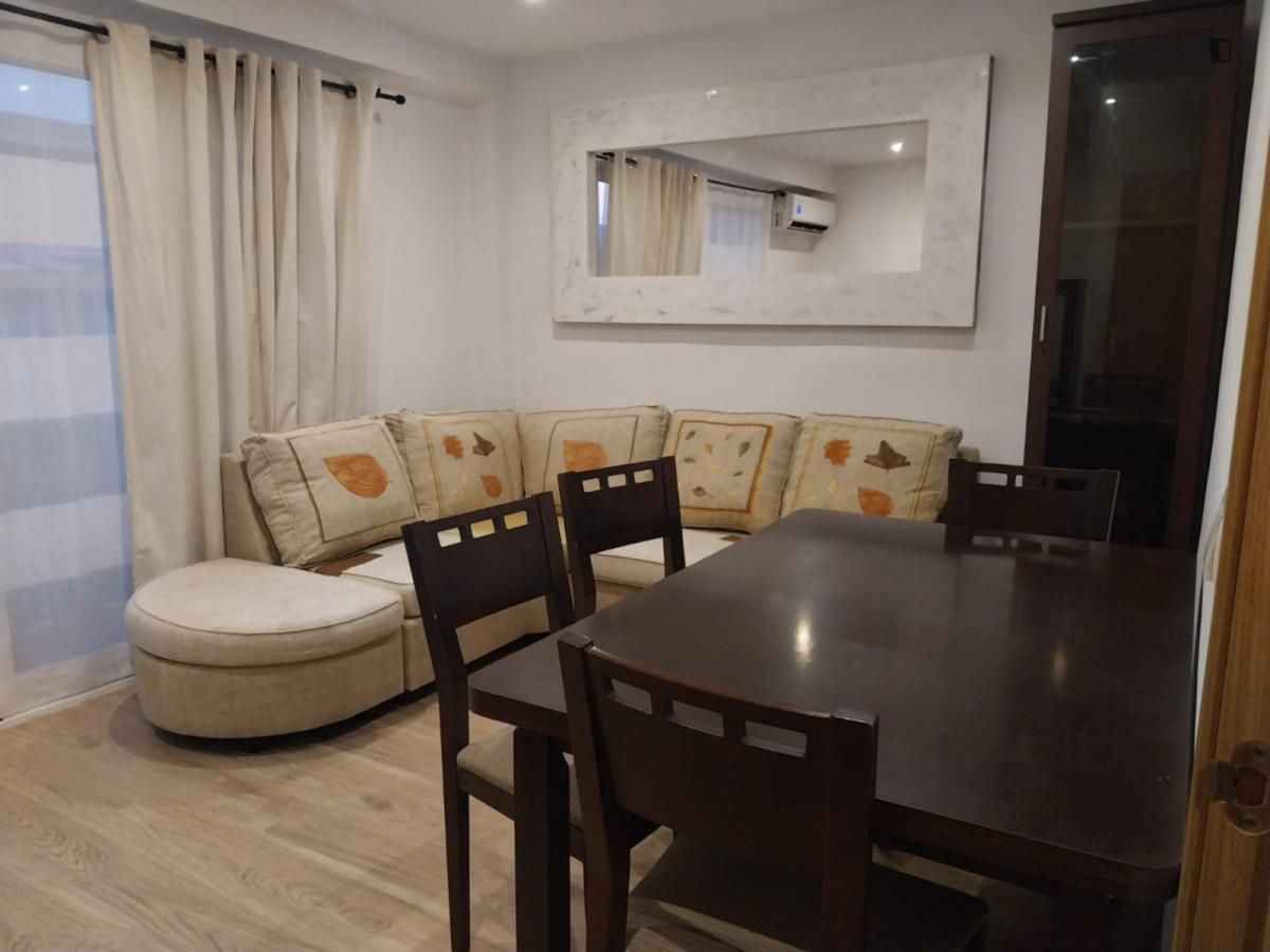 Menjador de Apartament de lloguer en  Valencia Capital amb Aire condicionat, Moblat i Forn
