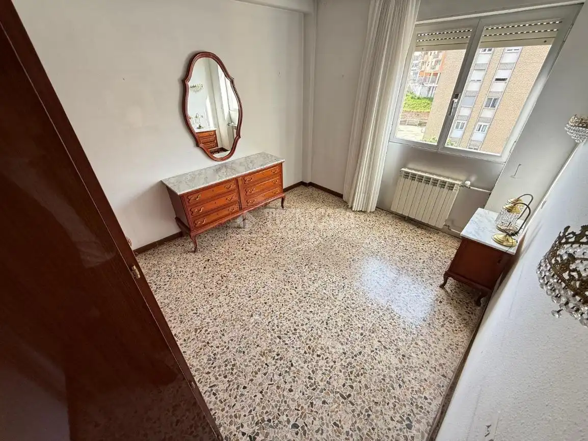 Habitación de Piso en venta en Zaragoza con Calefacción, Trastero y Balcón