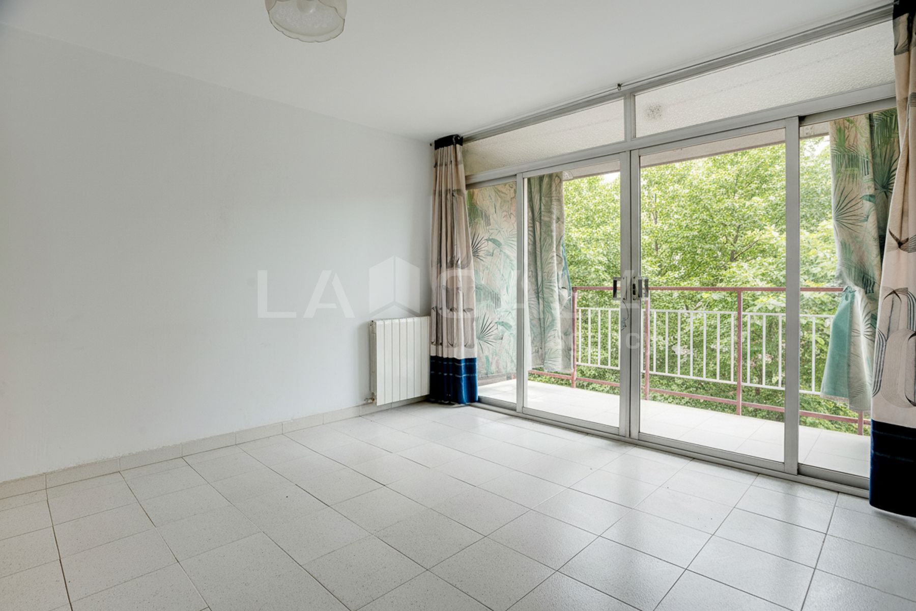 Habitación de Piso en venta en L'Hospitalet de Llobregat con Calefacción y Balcón
