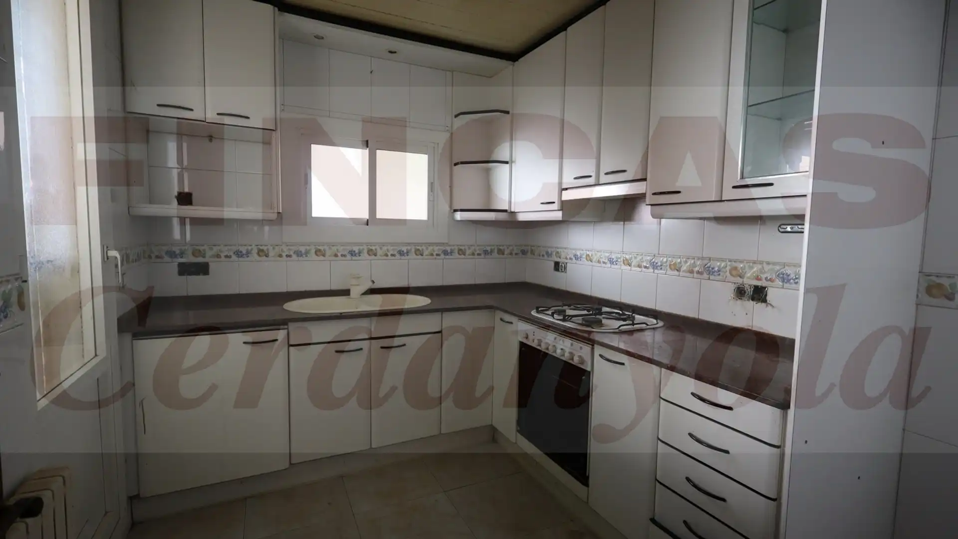 Cuina de Pis en venda en Cerdanyola del Vallès amb Calefacció i Terrassa