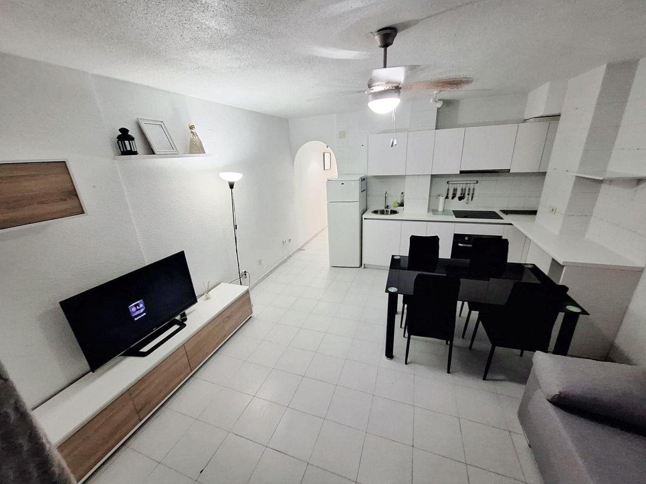 Cuina de Apartament en venda en Torrevieja amb Calefacció, Terrassa i Moblat