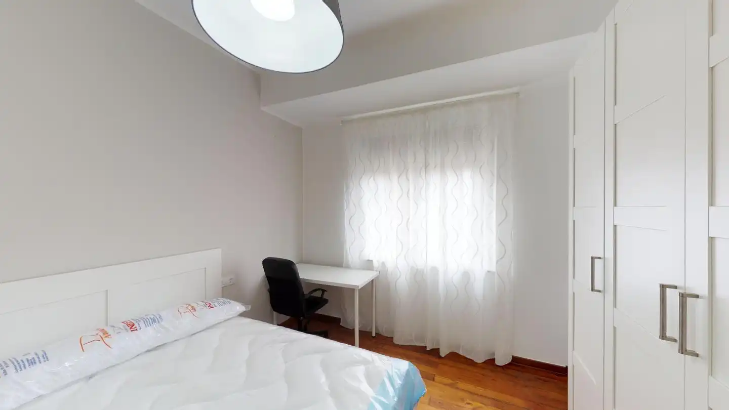 Habitació a Del General Zuvillaga, Plaza de América