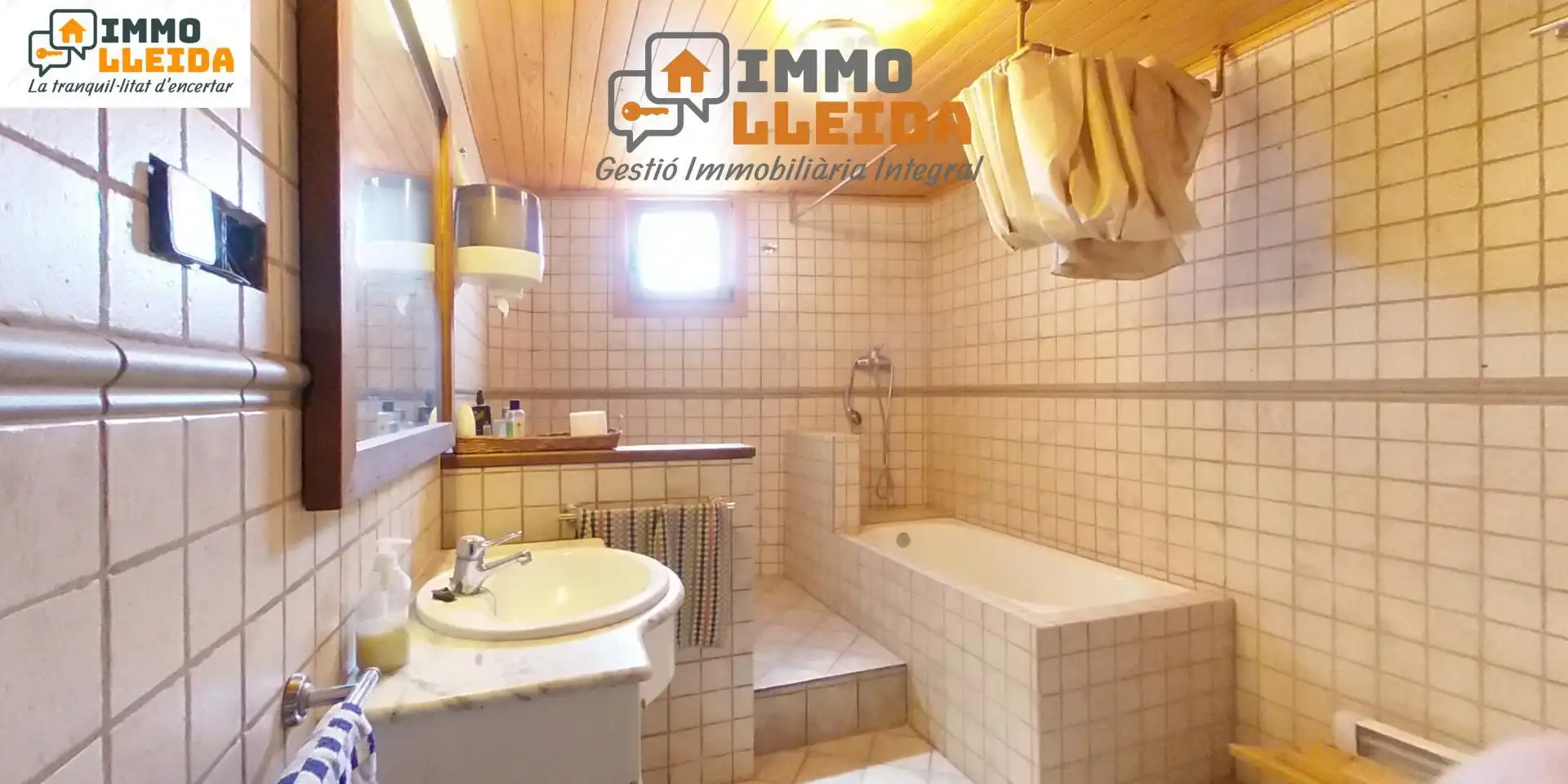 Badezimmer von Einfamilien-Reihenhaus zum Verkauf in Artesa de Segre mit Terrasse, Abstellraum und Balkon