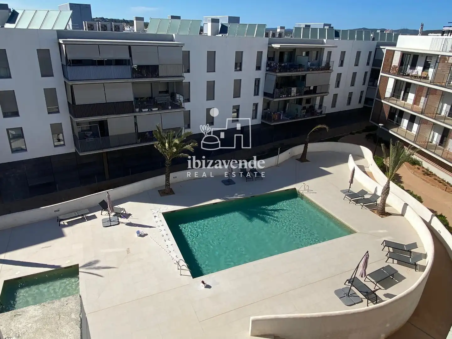 Außenansicht von Wohnung zur Miete in Santa Eulària des Riu mit Klimaanlage, Heizung und Terrasse