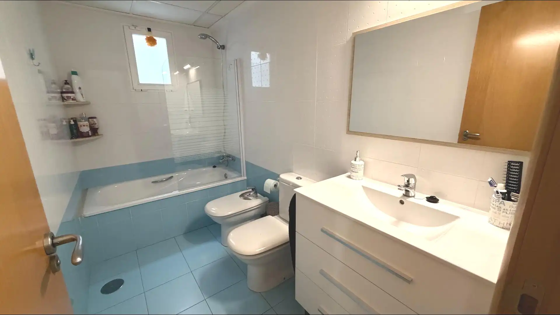 Badezimmer von Wohnung zum Verkauf in Elche / Elx mit Klimaanlage und Balkon