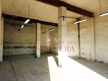 Locale commerciale in affitto a Valls