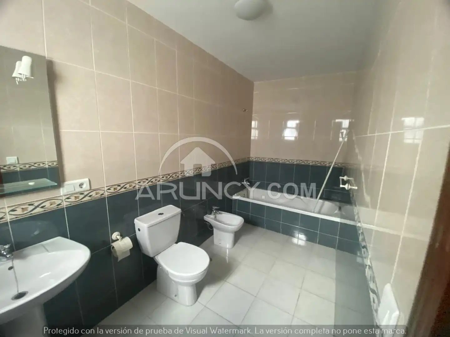 Bathroom of Flat for rent in Alcalá de Guadaira  with Air Conditioner, Heating and Furnished