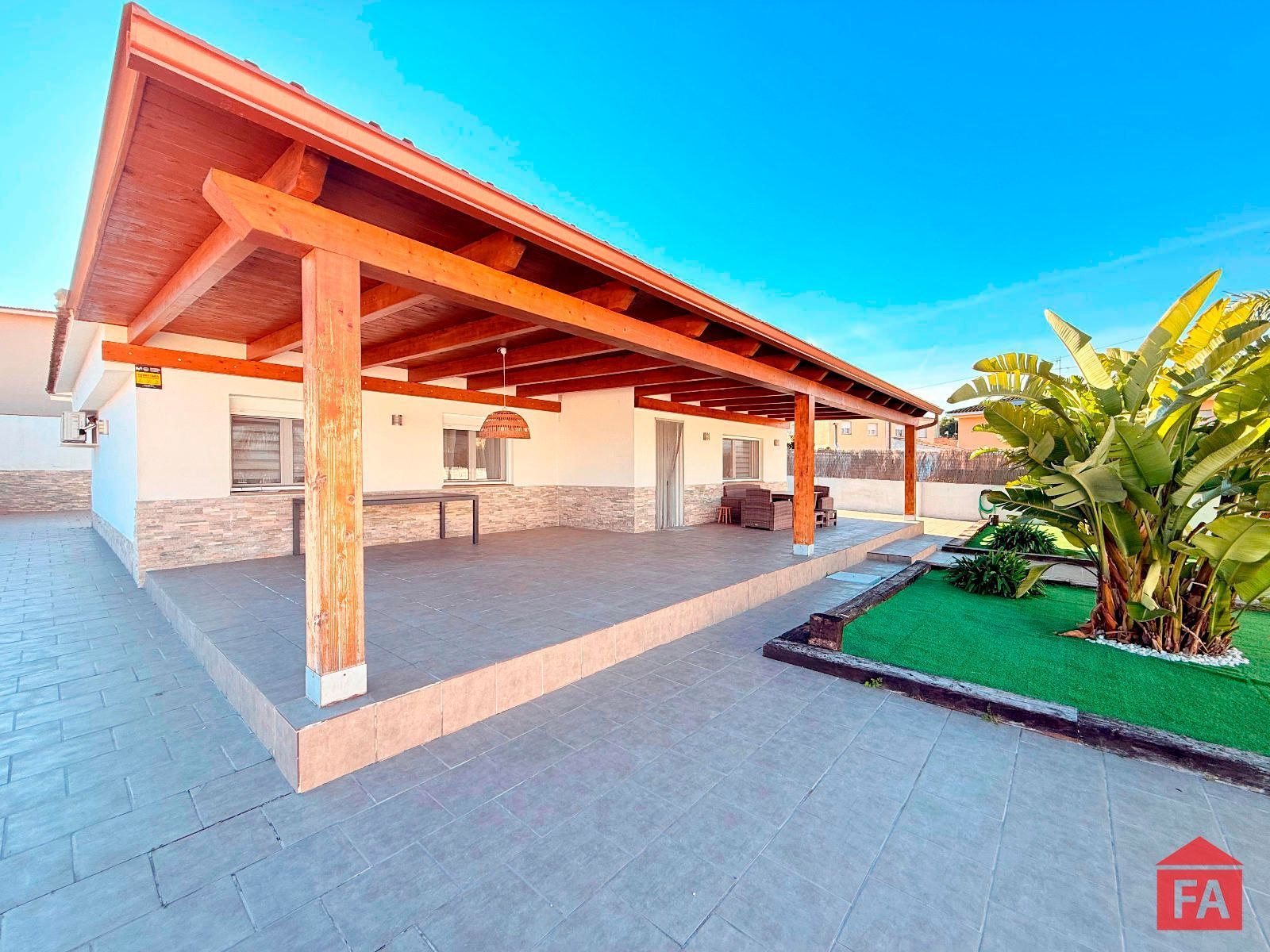 Terrassa de Casa o xalet en venda en Santa Oliva amb Aire condicionat, Calefacció i Traster