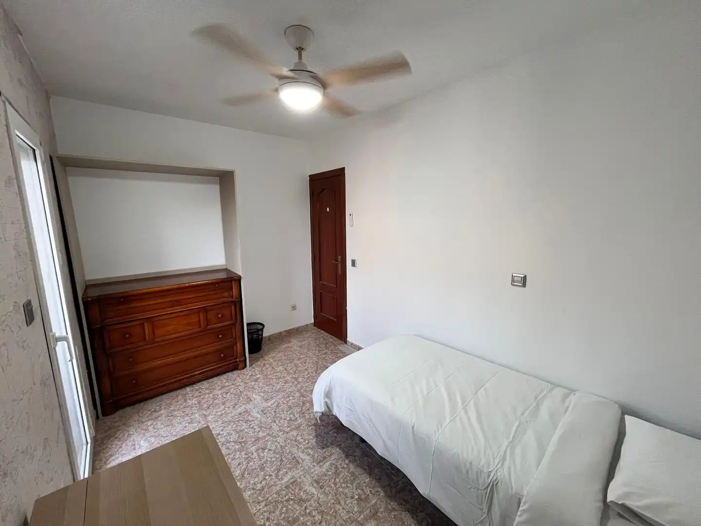Dormitori de Casa o xalet de lloguer en Madrid amb Aire condicionat, Moblat i Internet