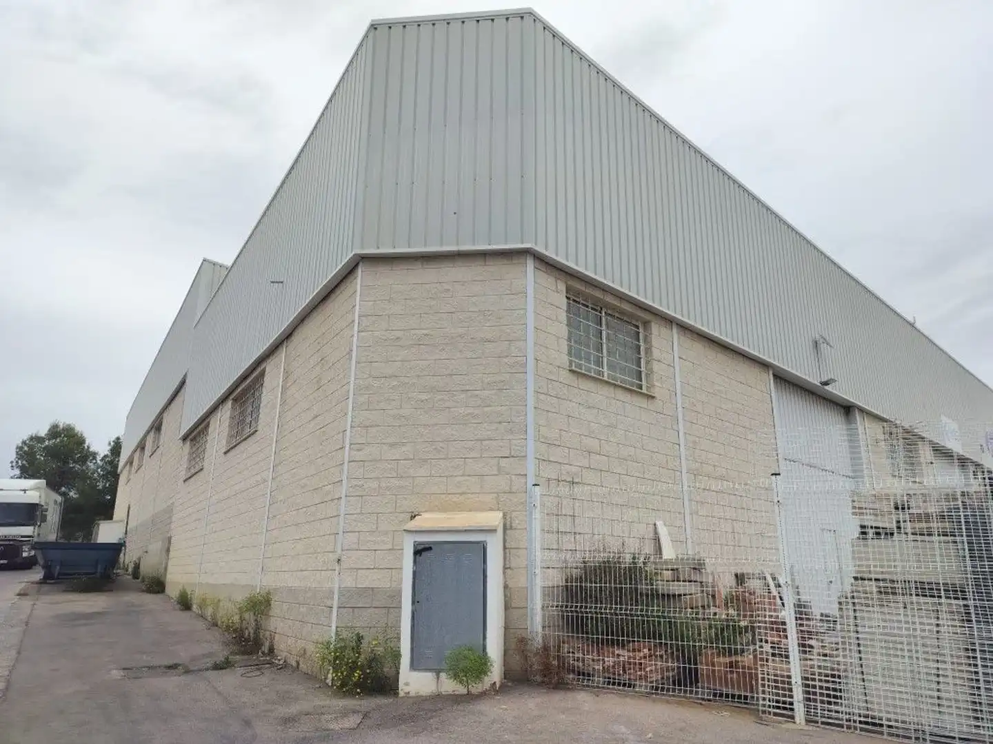 Exterior view of Industrial buildings for sale in Estivella