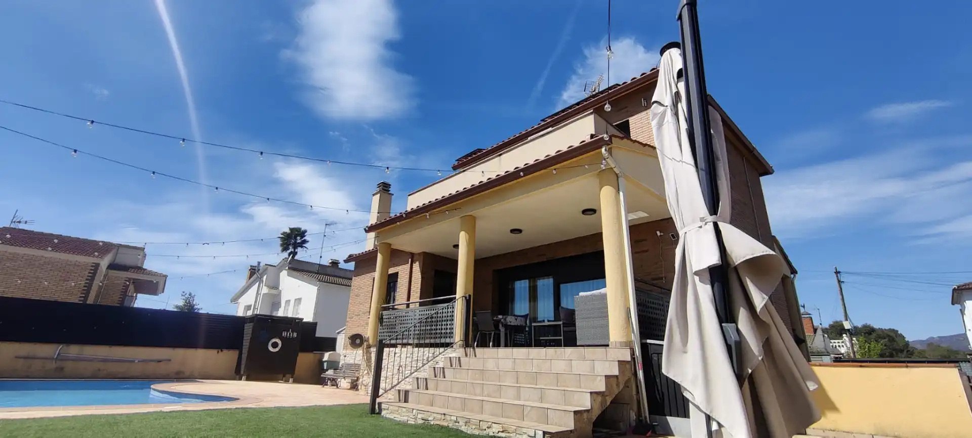 Vista exterior de Casa o xalet en venda en Albinyana amb Aire condicionat, Calefacció i Jardí privat