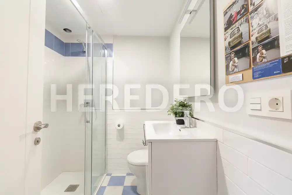 Badezimmer von Wohnung zum Verkauf in Vigo  mit Heizung und Parkett